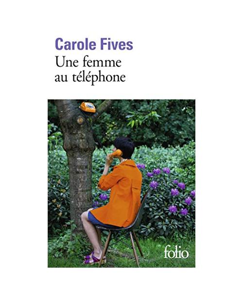 Une femme au téléphone